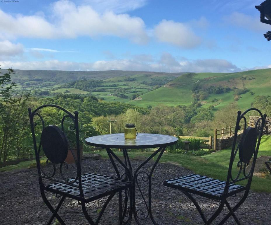 Foel Fach room 1