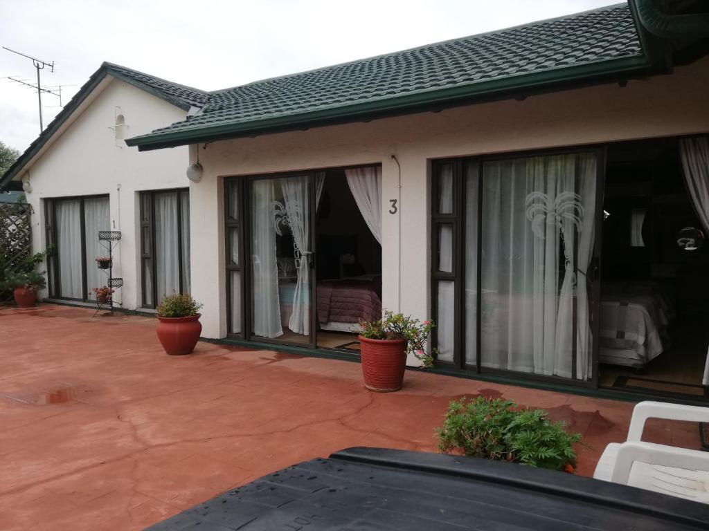Franchise Premier Guest House room 1
