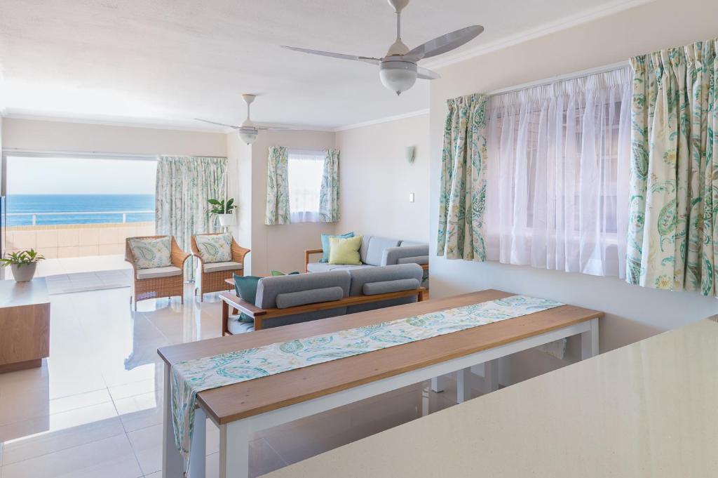Frinton On Sea 8 room 2