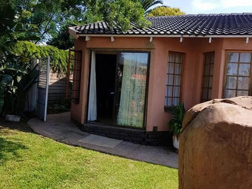 Garden Cottage room 6