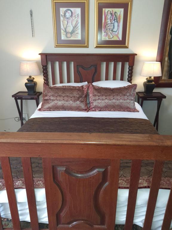 Gemsbok Cottage room 1