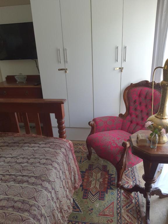 Gemsbok Cottage room 3