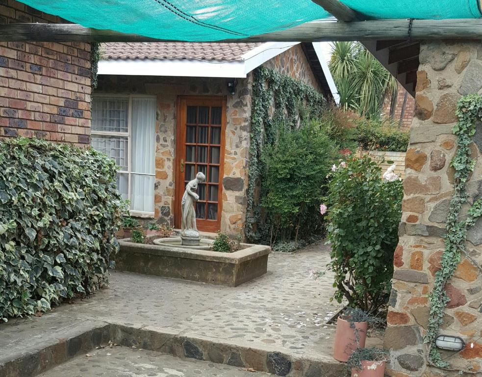 Gemsbok Cottage room 4