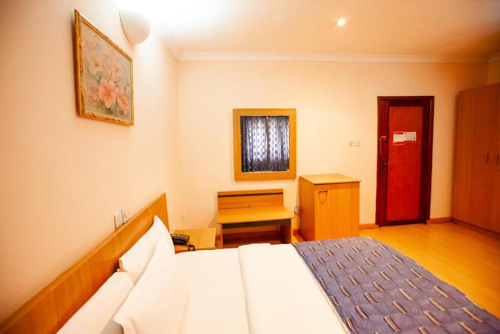 Genesis Cottage room 6