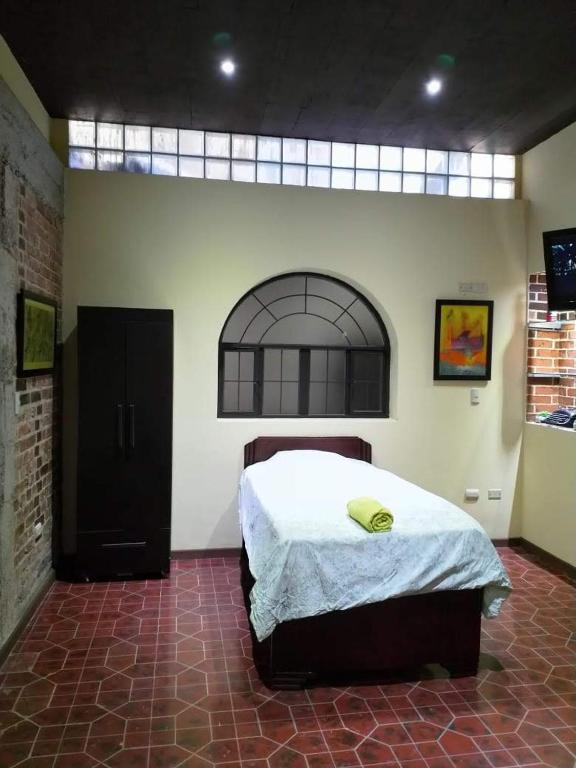 Give Apartments room 1