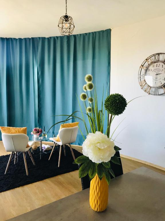 G M APART room 6