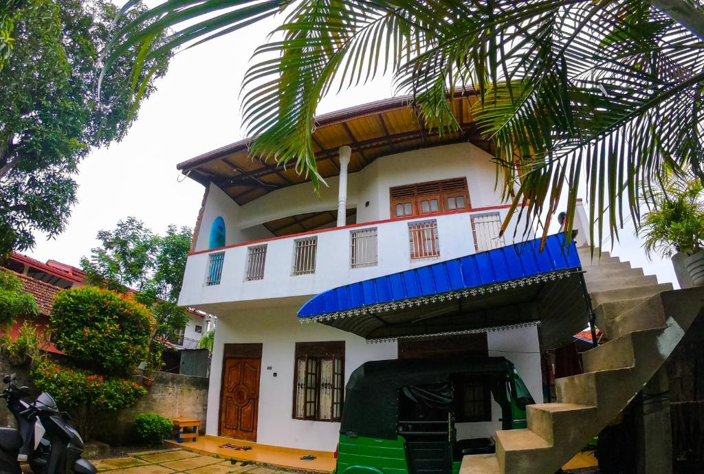 Grizzly House room 1