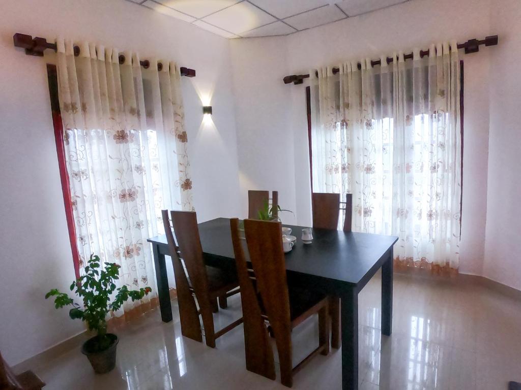 Grizzly House room 6