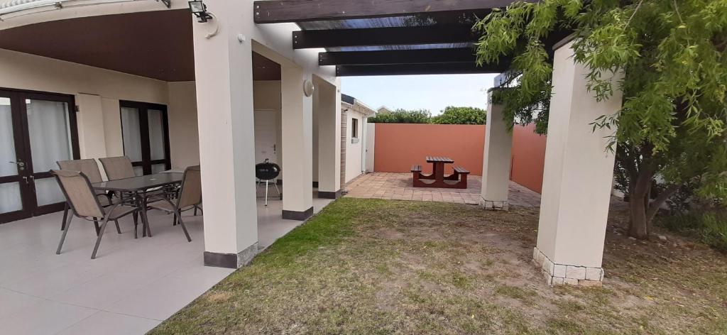 Hadingham Russell Holiday House room 6
