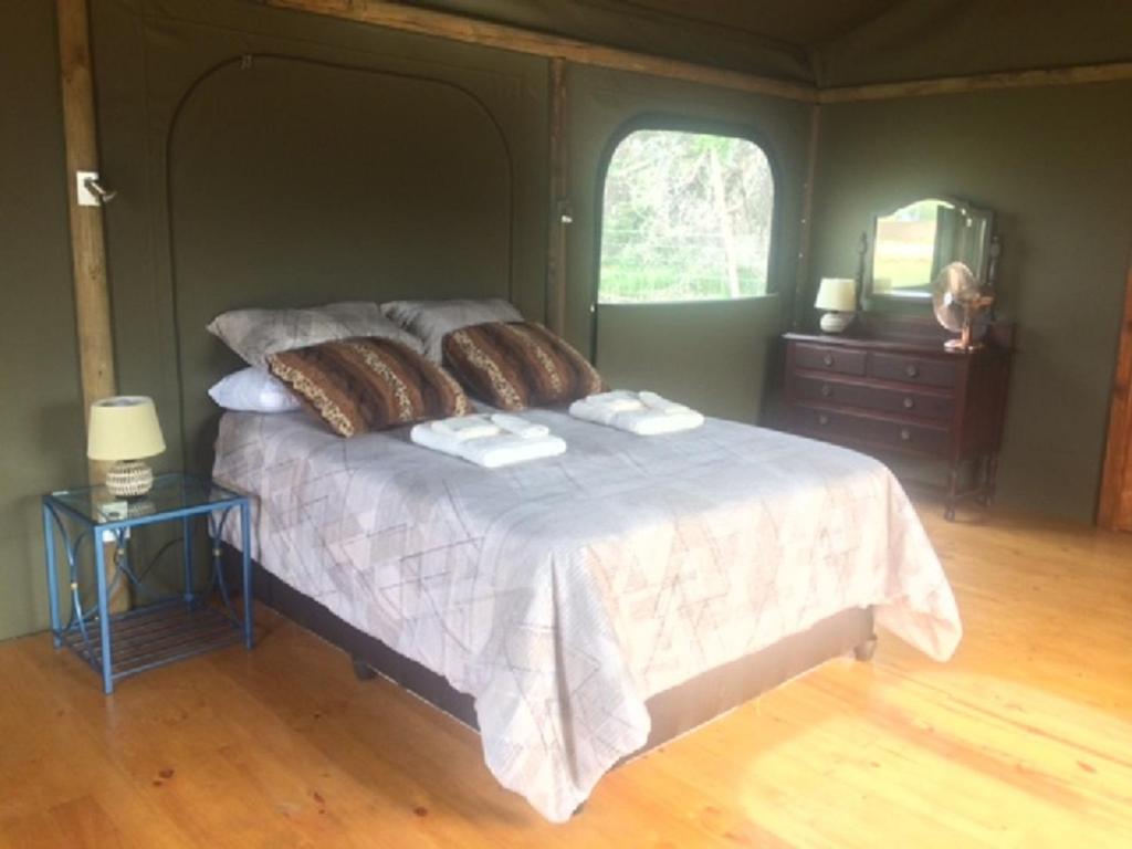 Hillcrest Lodge Tents - Sandstone room 2