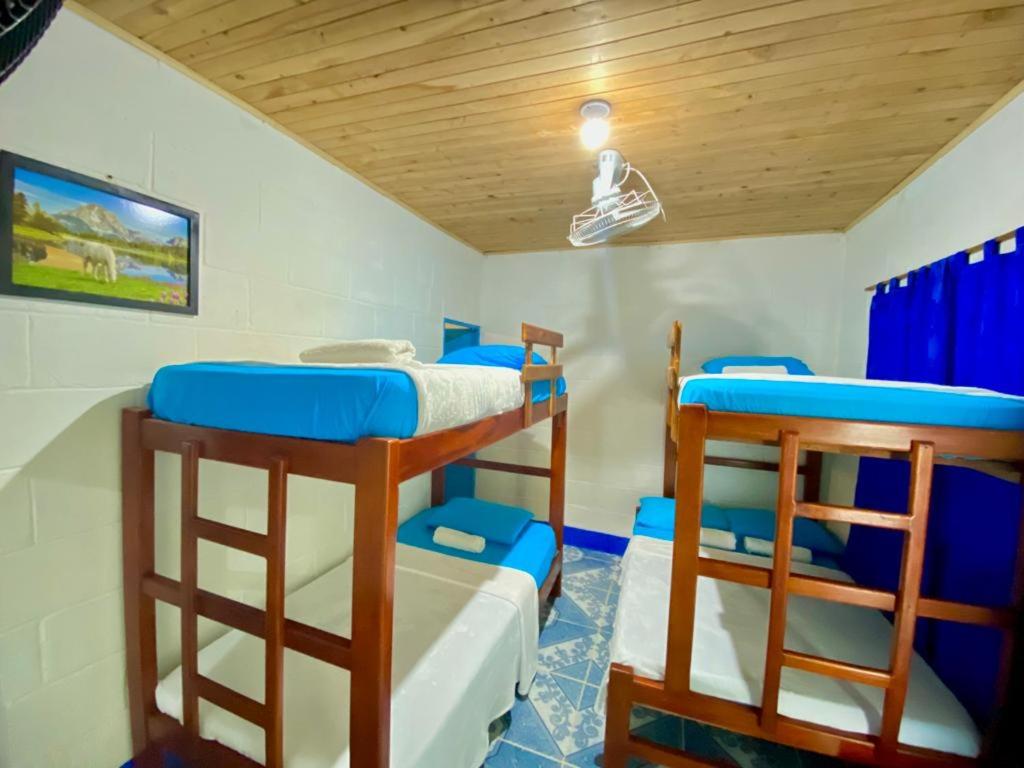 HOSTAL EL DESCANSO room 1