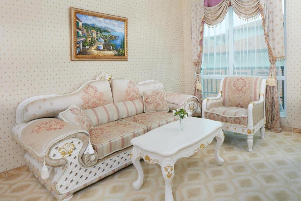 Hotel Amore Beach room 2