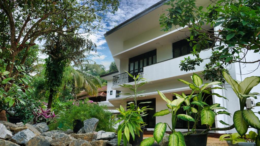 Hotel Sunny Lanka room 2