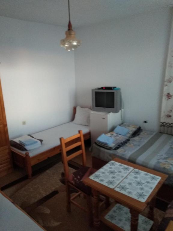House Georgievi room 6