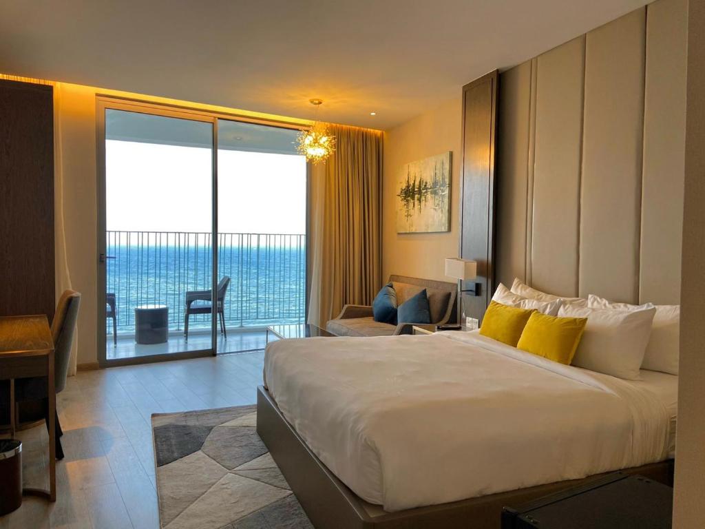 HPL Panorama room 6