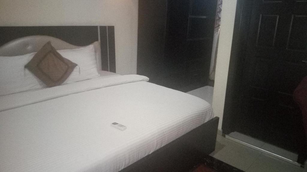 Ice Grand Hotel room 4
