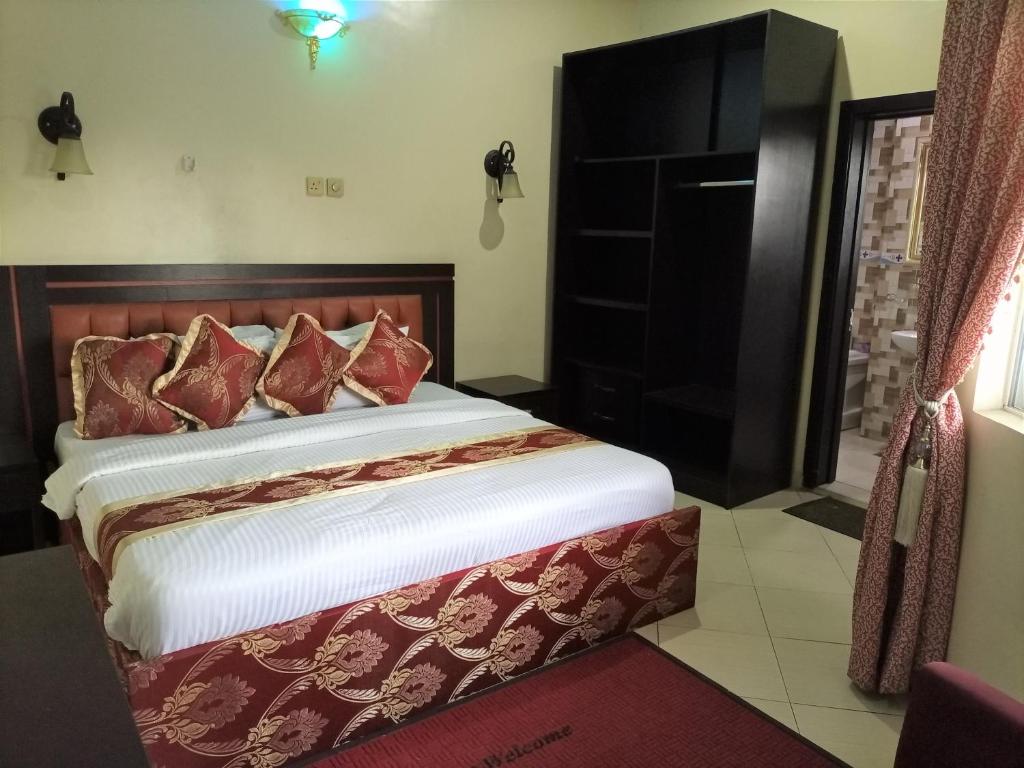 Ice Grand Hotel room 5