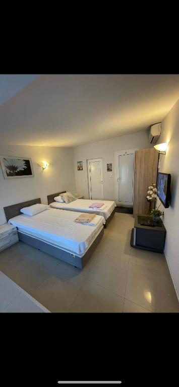 Ivo’s Guest Rooms room 1