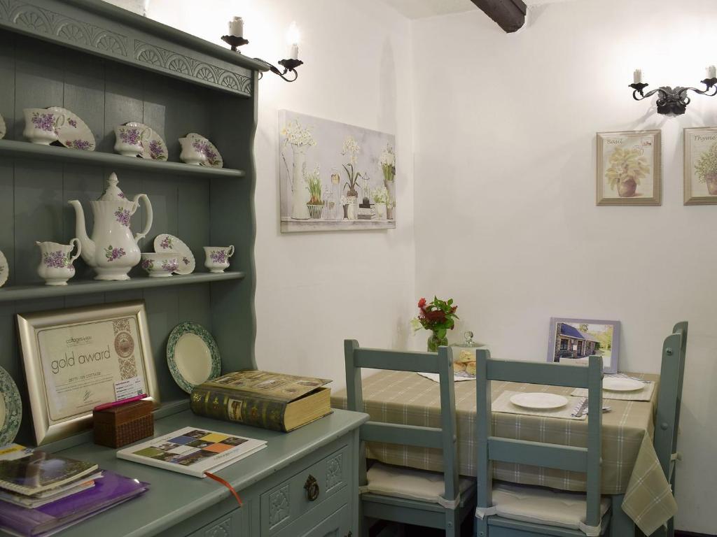 Ivy Cottage room 3