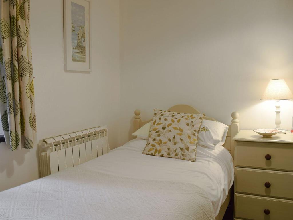 Ivy Cottage room 6