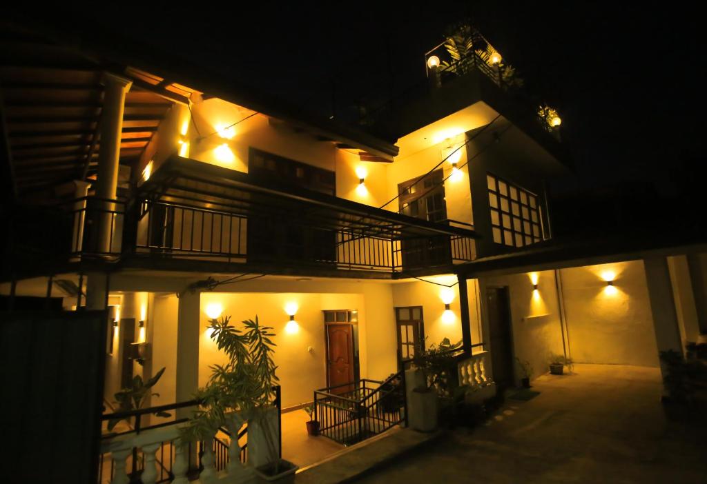 Kandyan Fo Rest room 2