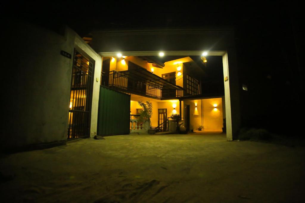 Kandyan Fo Rest room 3