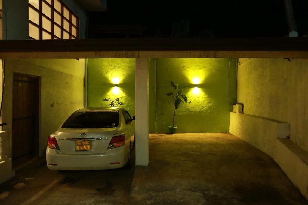 Kandyan Fo Rest room 4