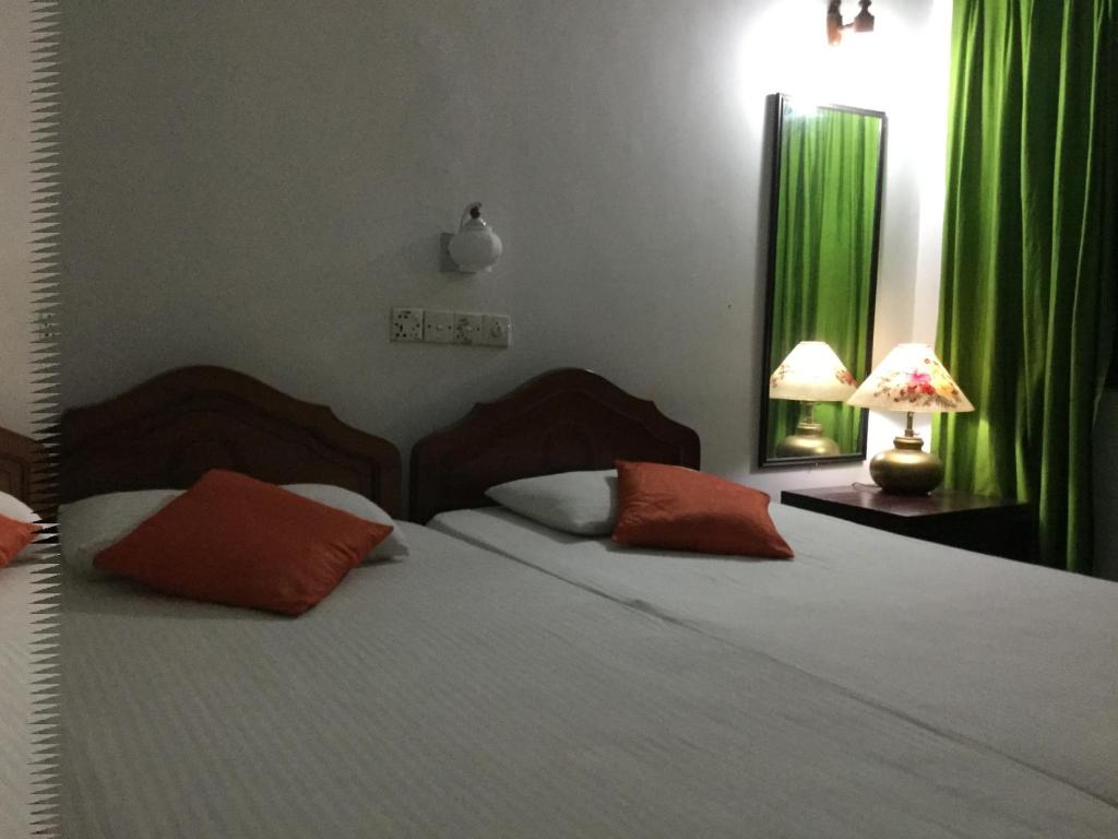 Kandy Inn Madugalle’s Family Guest House room 1