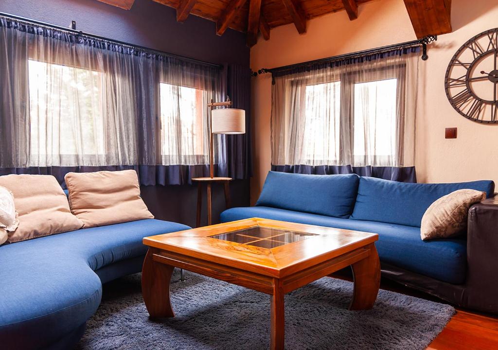 Karina Art Apartments room 2