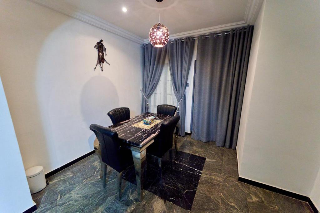 Katamba Apartments room 6