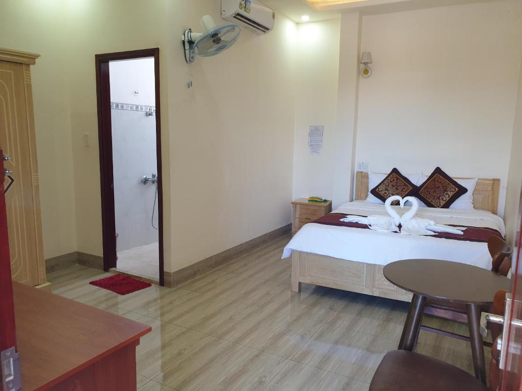 Kim Ngân Hotel room 1