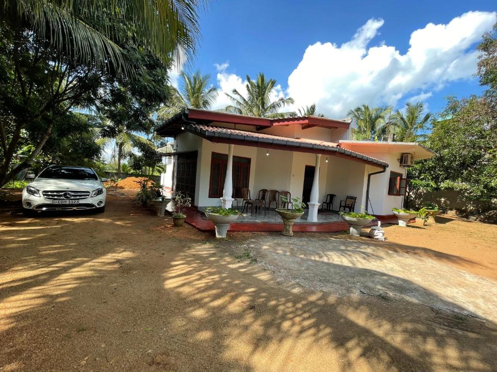 King'sCourt Anuradhapura room 1