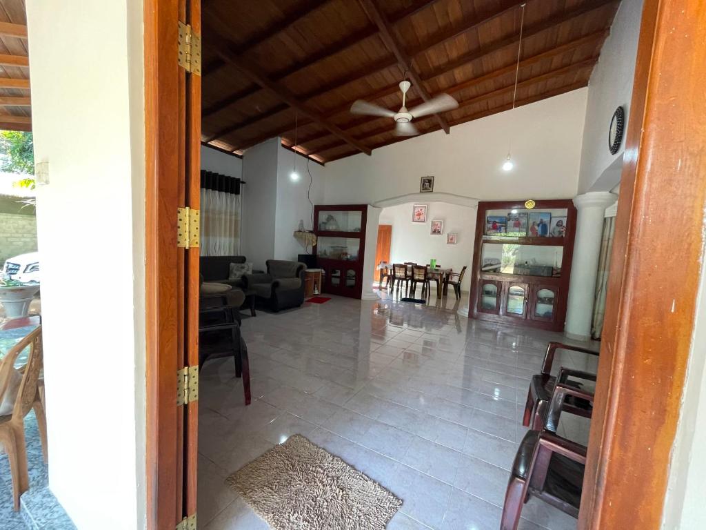 King'sCourt Anuradhapura room 3