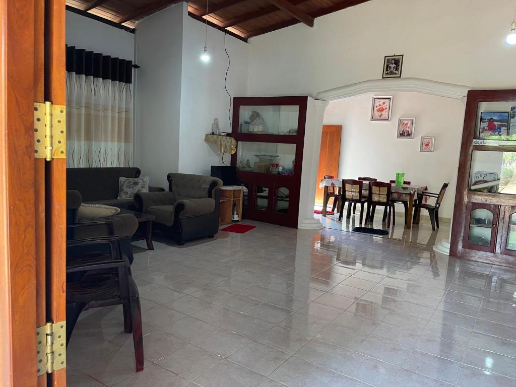 King'sCourt Anuradhapura room 5