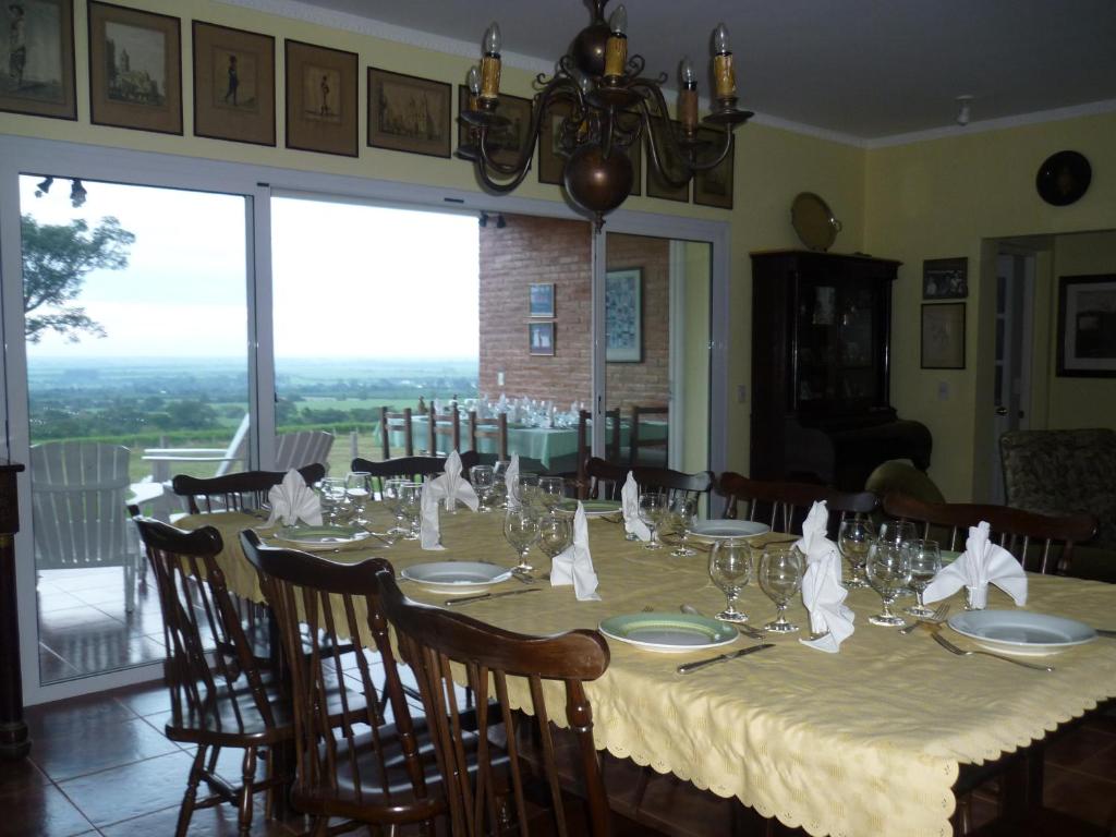 La Arboleda Country room 6