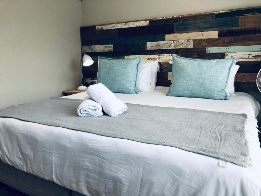 Lagoon Terrace room 6