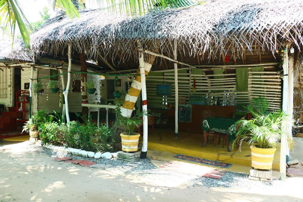 Lake View Cabana room 3