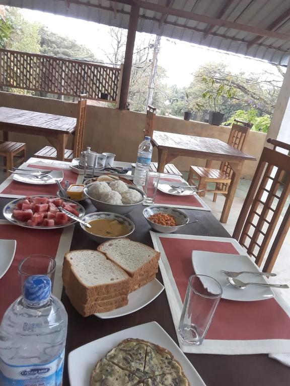 Lake View Dambulla room 1