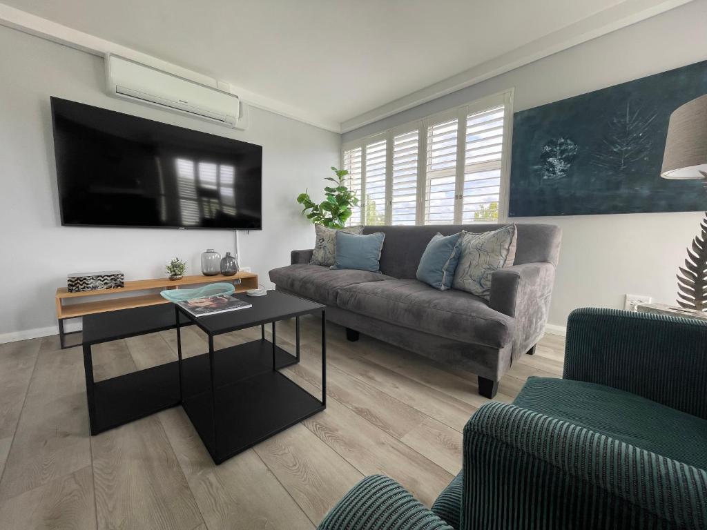 Laridae room 1