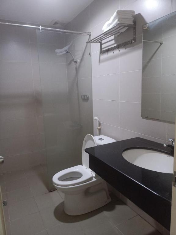 Lee Hotel room 2