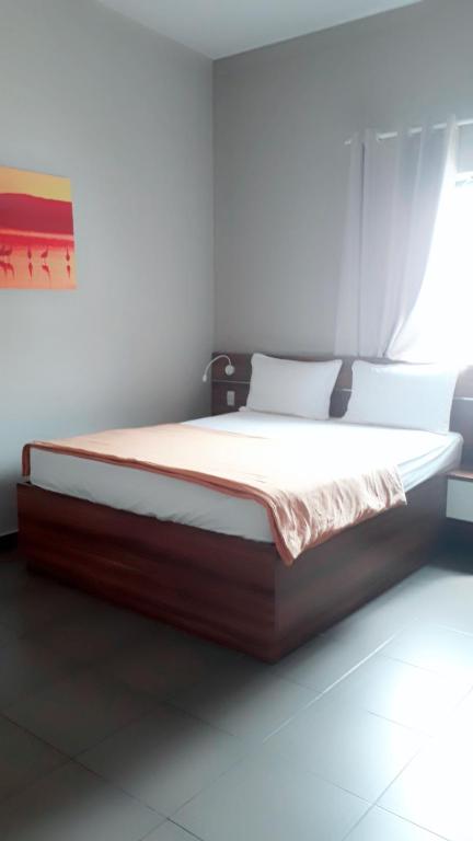 Lee Hotel room 3