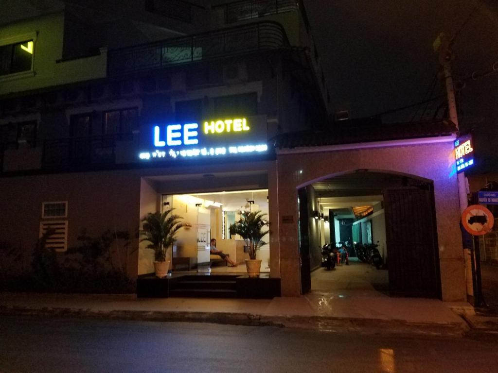 Lee Hotel room 4