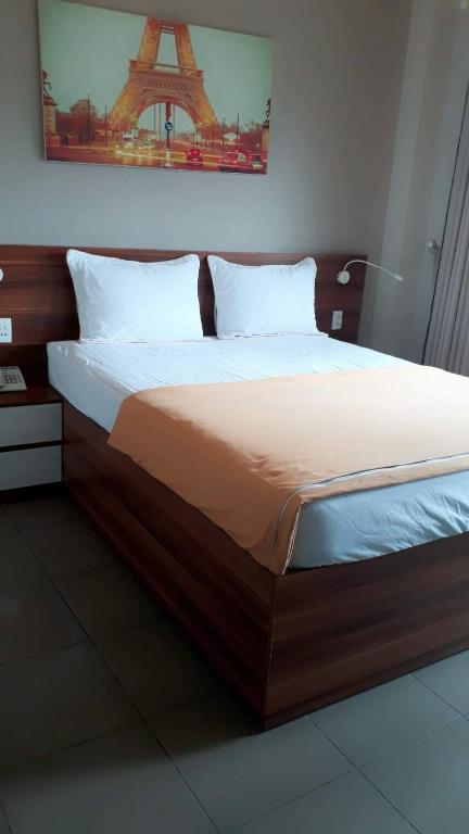 Lee Hotel room 5