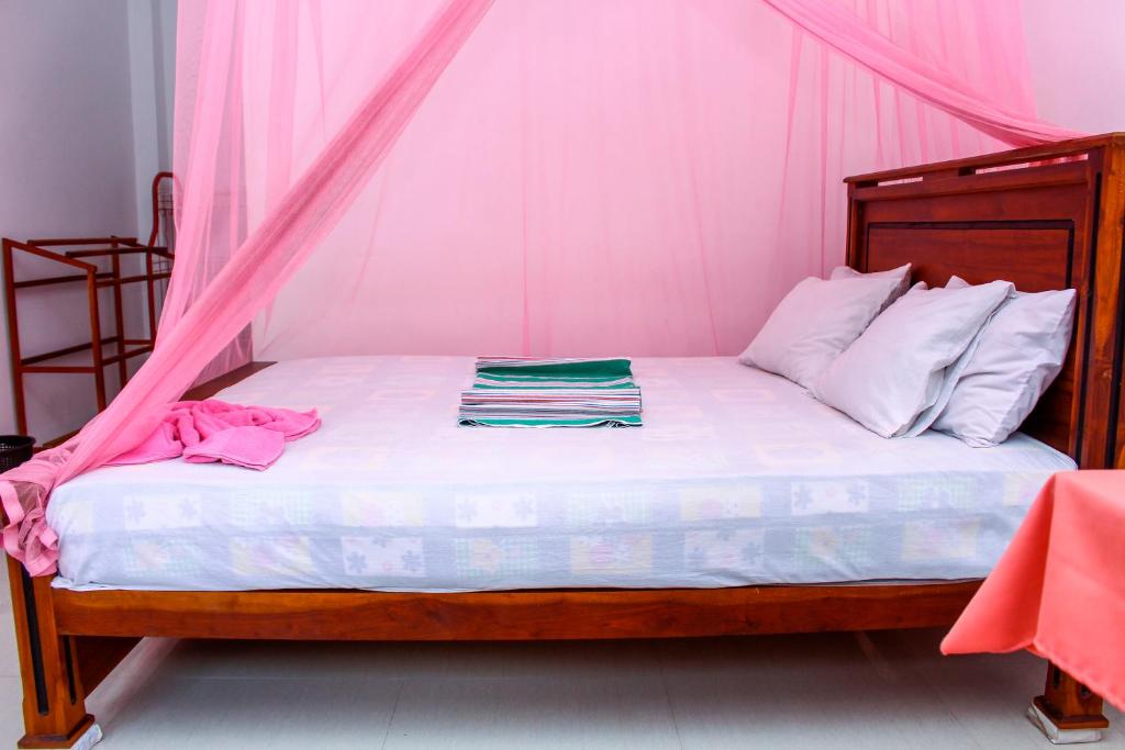 Lilac Garden room 5