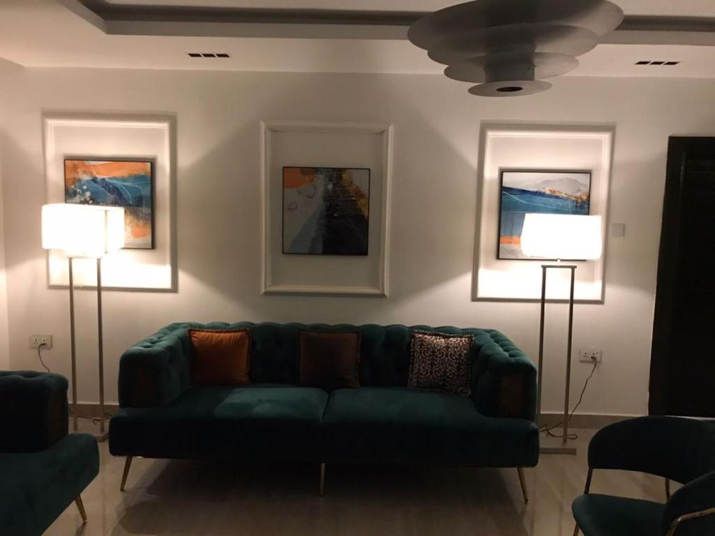 Lily Court room 1