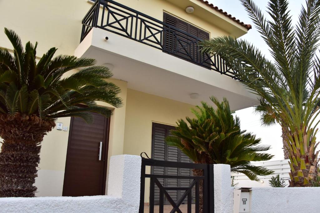 Limni Pool House room 1