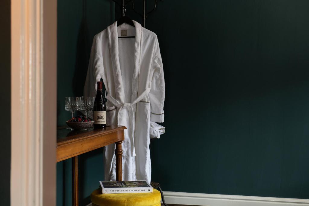 Lonsdale House Rentals room 4