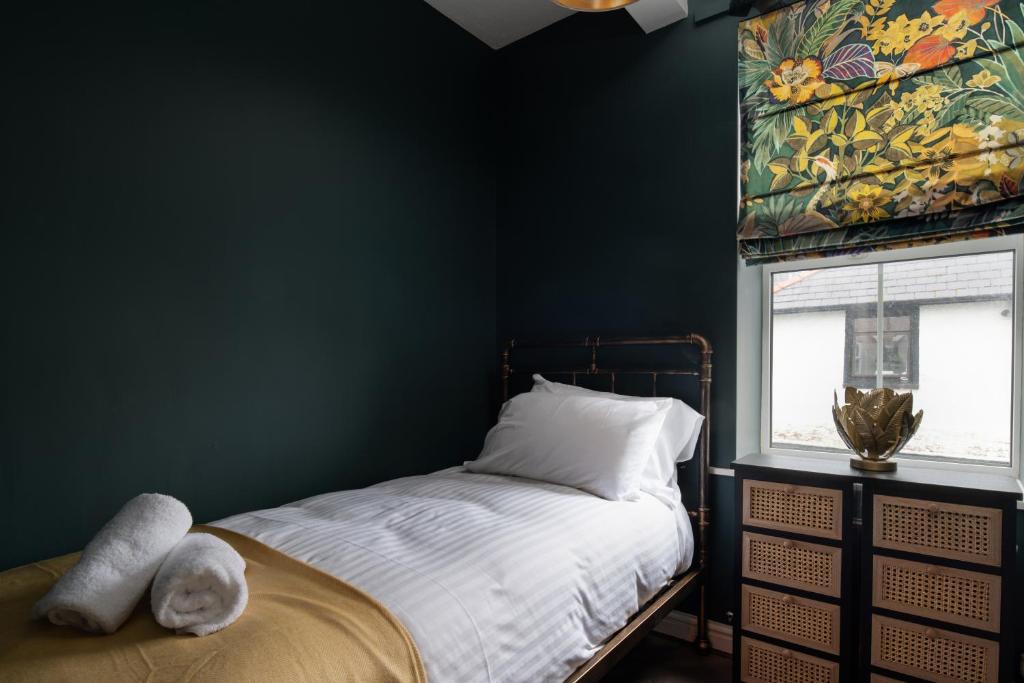 Lonsdale House Rentals room 5