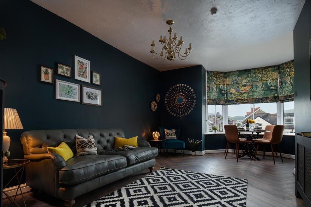 Lonsdale House Rentals room 6