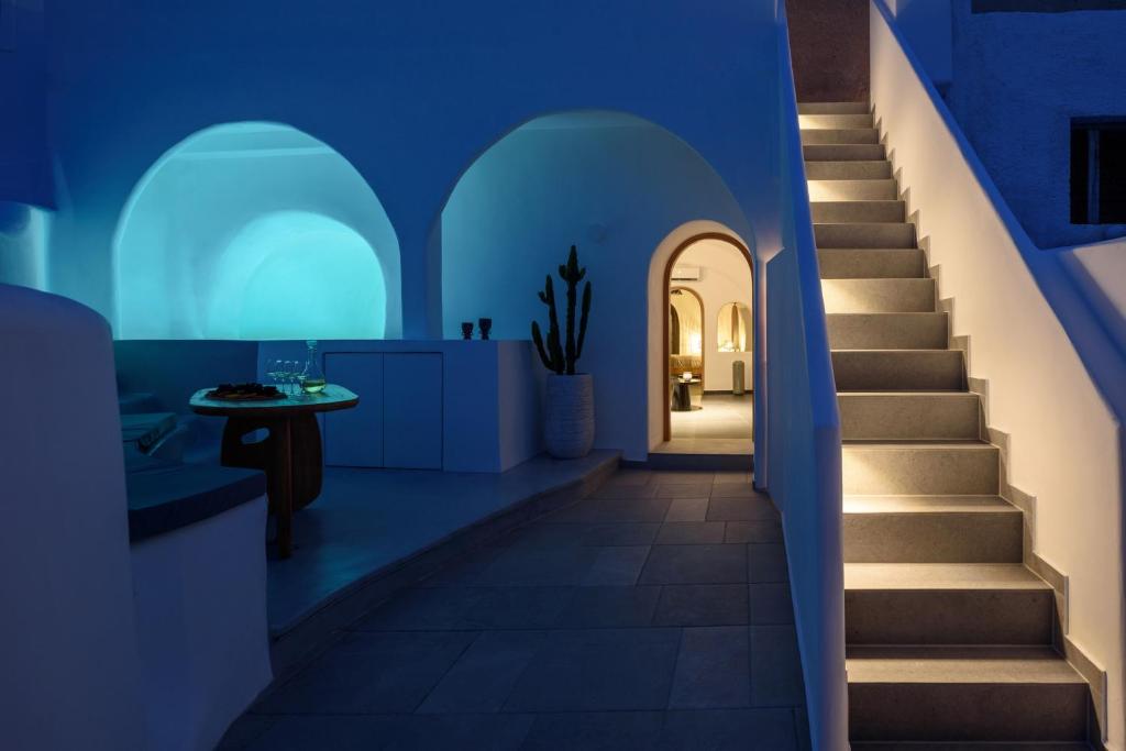 Lotus Cave Villa room 1